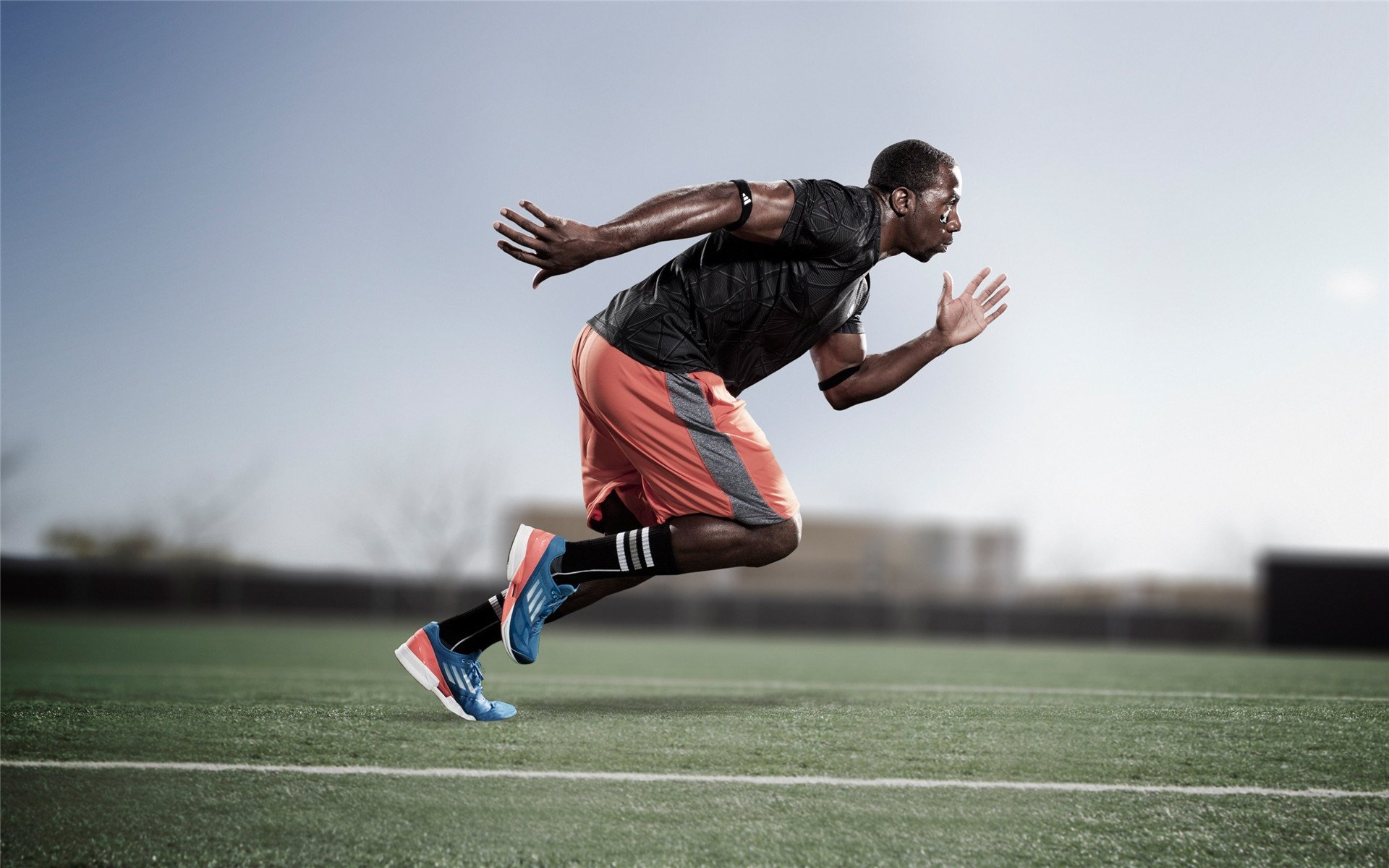 游泳节奏控制和冲刺规划意识加强，游泳规律