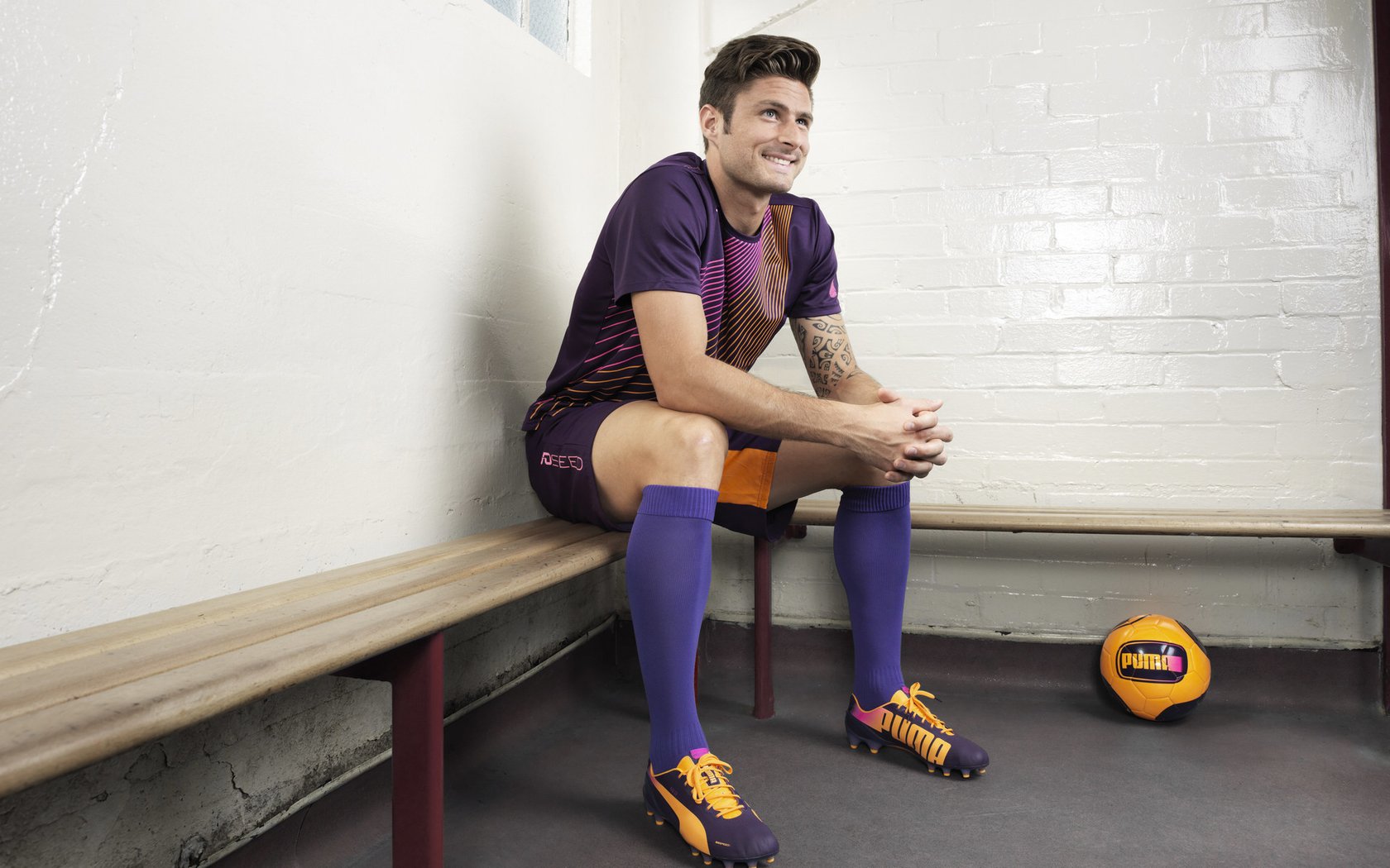 Kering-朱婷比赛结束后主动与对手拥抱致意，朱婷等人